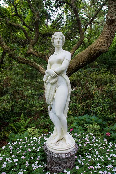 Elizabethan Gardens Statue