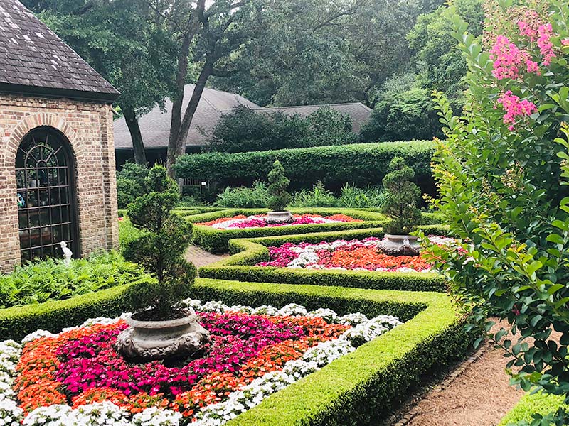 Beautiful Elizabethan Gardens